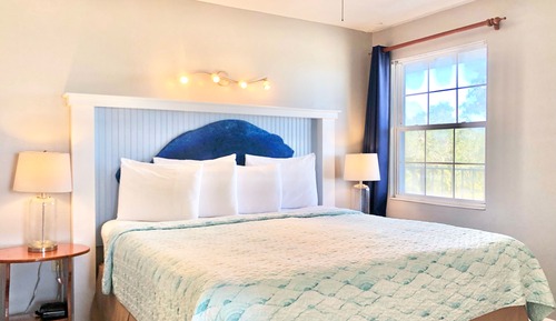 Deluxe Room, 1 King Bed, River View