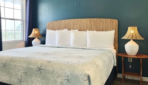 Deluxe Room, 1 King Bed, River View