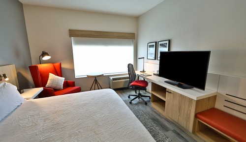 Room, 1 King Bed, Balcony (Landmark View)