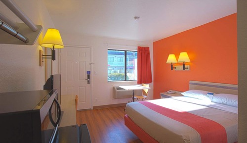 Standard Room, 1 Queen Bed, Refrigerator & Microwave
