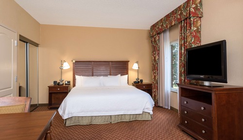 Suite, 1 King Bed, Accessible (Hearing)