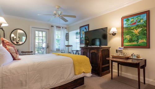 Deluxe Room, 1 Queen Bed, Balcony, Pool View