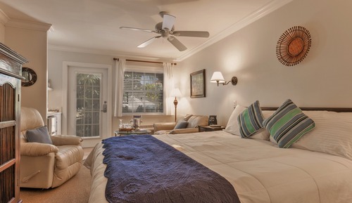 Deluxe Room, 1 King Bed, Balcony, Pool View