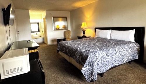 Room, 1 King Bed, Accessible Bathtub, Smoking
