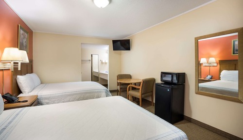 Standard Room, 2 Queen Beds, Non Smoking