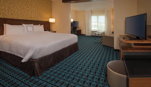Suite, 1 King Bed with Sofa bed, Hearing Accessible (Transfer Shower)