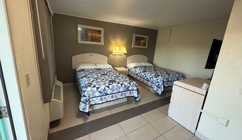 Double Room, Smoking