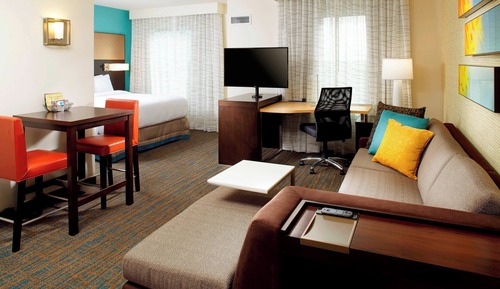Suite, 1 Bedroom (Mobility/Hearing Access, Roll-in Shwr)