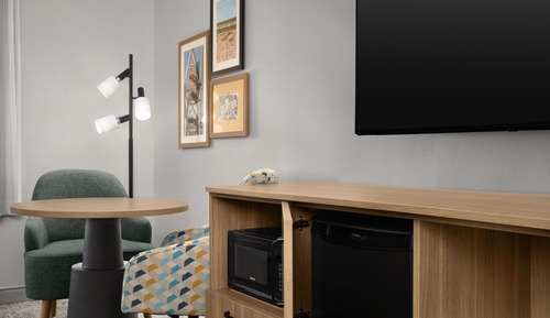 Studio, 1 King Bed, Accessible, Bathtub (Mobility)