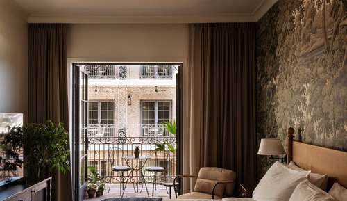 Room, Balcony
