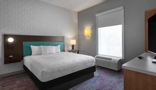 Suite, 1 King Bed, Accessible, Non Smoking (Hearing)