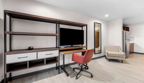 Suite, 1 King Bed, Accessible, Non Smoking (Accessible Tub)