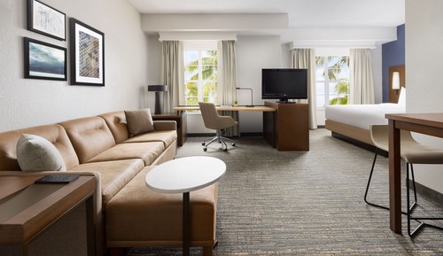 Suite, 2 Bedrooms (Mobility/Hearing Access, Roll-in Shwr)