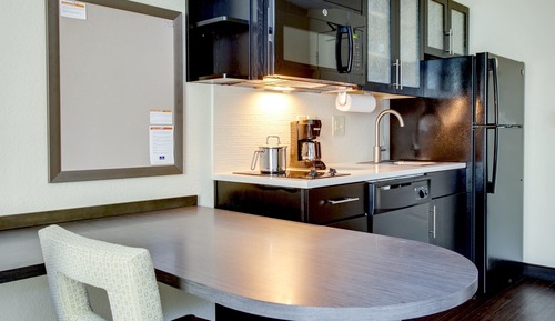Studio Suite, 1 Queen Bed, Accessible Bathtub (Communications)