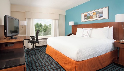Room, 1 King Bed, Hearing Accessible (Roll-in Shower)