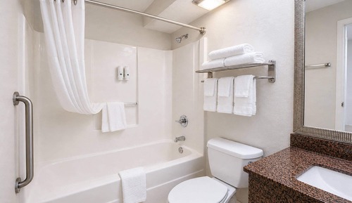 1 King Bed, Suite, Nonsmoking, Upgrade