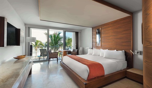 Room, 1 King Bed, Pool View