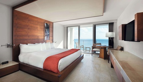Room, 1 King Bed, Accessible, Oceanfront (ADA Tub)