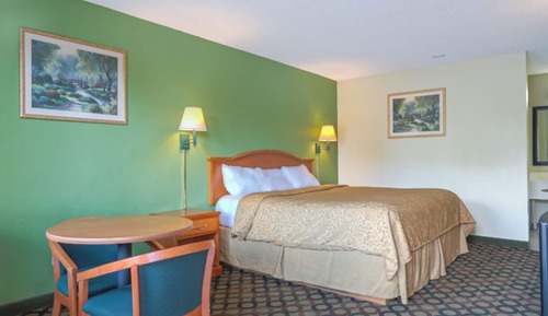 1 King Bed, Non-Smoking