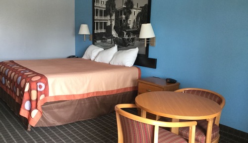Room, 1 King Bed, Smoking