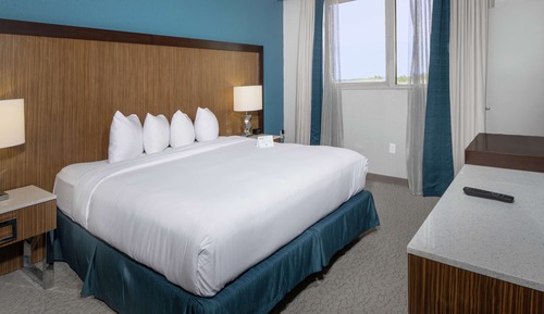 Deluxe Studio Suite, 1 King Bed