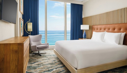 Superior Suite, 1 Bedroom, Hearing Accessible, Oceanfront (Dining/Sitting Area, Windows 2 Sides)