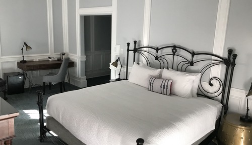 Standard Room, 1 King Bed, Accessible, Historic View
