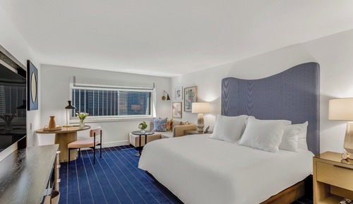 Classic Room, 1 King Bed, Club Lounge Access (Partial Ocean View)