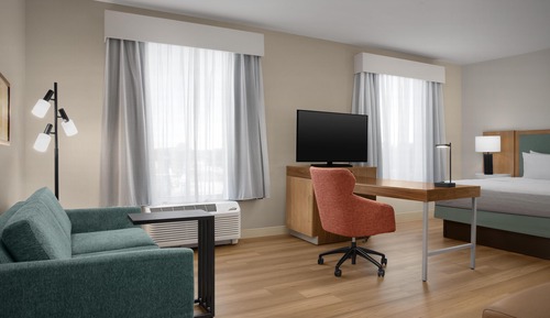 Studio, 1 King Bed, Non Smoking, Refrigerator & Microwave (w/ wetbar)
