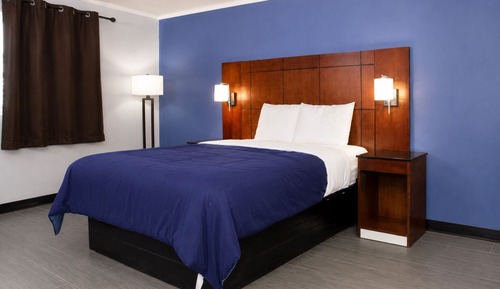 Standard Single Room, 1 Queen Bed, Smoking