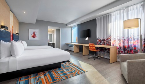 Room, 2 Queen Beds, City View (Corner)