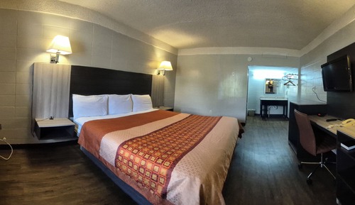Standard Room, 1 King Bed, Non Smoking (First floor)