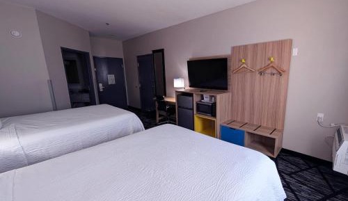 Queen Room with Two Queen Beds - Non-Smoking