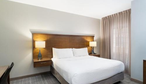 One-Bedroom Queen Suite -Non-Smoking