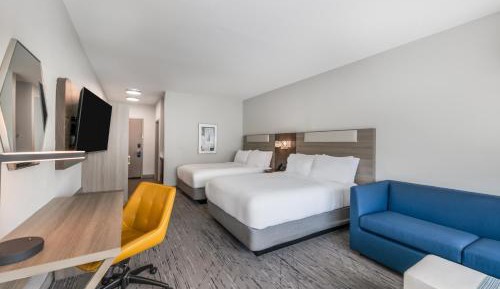 Queen Suite with Two Queen Beds