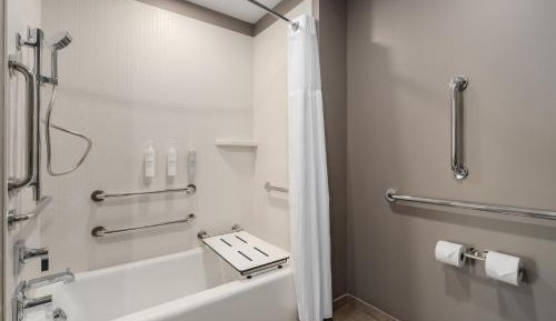 King Studio Suite with Bath Tub - Mobility Accessible