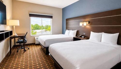 Queen Room with Two Queen Beds - Non-Smoking