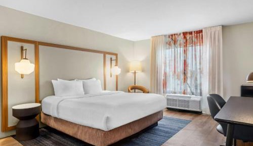 King Room with Bathtub - Mobility Access/Hearing Accessible