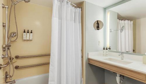 Standard King Room with Mobility Accessible Tub