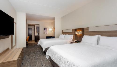 Queen Suite with Two Queen Beds and Sofa Bed - Extra Floor Space