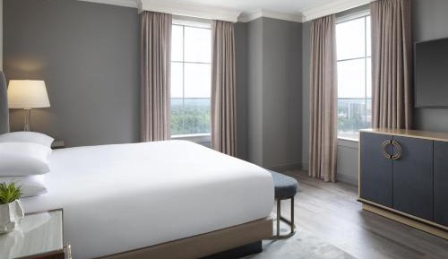 Corner King Room