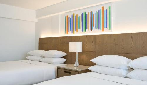 Queen Room with Roll-In Shower - Mobility/Hearing Accessible