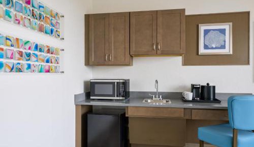 One-Bedroom Queen Suite with Two Queen Beds and Tub - Mobility/Hearing Accessible