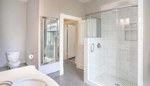 Easton Lodge- King Room 301