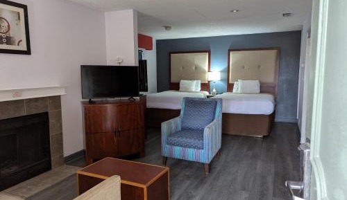Studio Suite with Two Double Beds - Non-Smoking