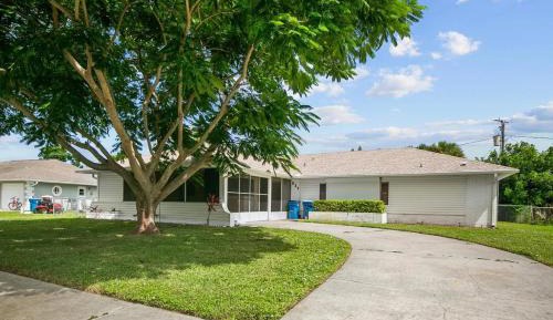 Three-Bedroom Vacation Home 
