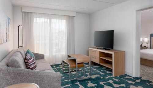 Suite with Two Queen Beds and Shower - Mobility and Hearing Access/Non-Smoking