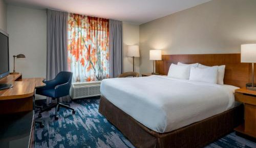 High Floor King Guest Room with Tub - Mobility Accessible