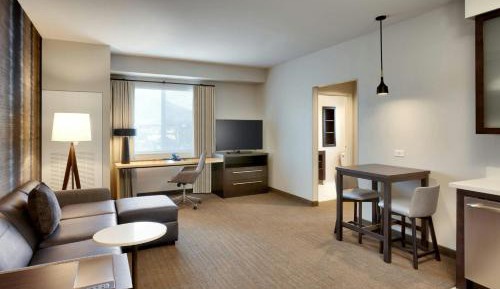 One-Bedroom Suite with Queen Bed