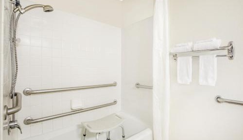 Queen Room - Disability Access - Non-Smoking
